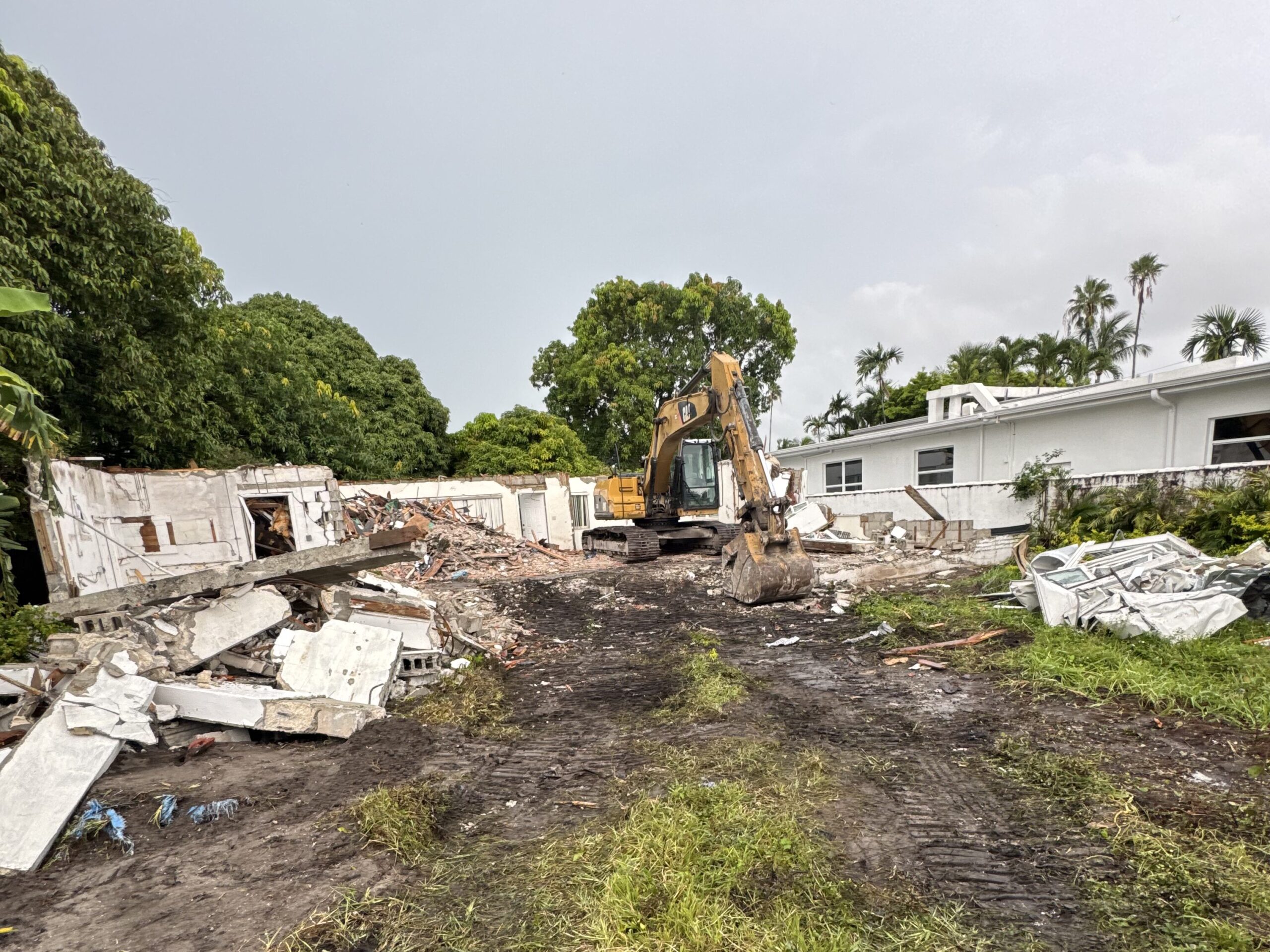 complete residential demolition Miami

excavator performing house demolition in Miami

residential demolition contractors clearing property